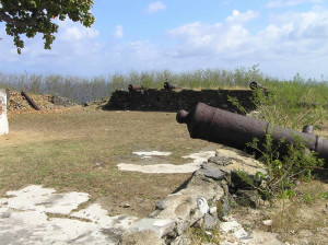 Antichi cannoni, Fortaleza de Nossa Senhora dos Remédios, Fernando de Noronha, Brasile. Author and Copyright Marco Ramerini