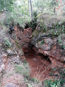 Ancient gold workings (near Dambarare, Zimbabwe). Author and Copyright Chris Dunbar