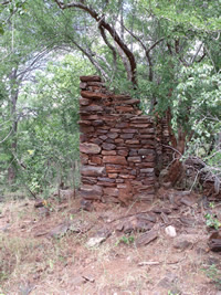 Ruins of the early settlers house Makaha, Zimbabwe. Photo © by Chris Dunbar. ,