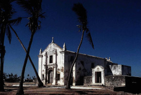 Igreja de Santo António ou Capela, Ilha de Moçambique, Moçambique. Author Steve Evans. Licensed under the Creative Commons Attribution