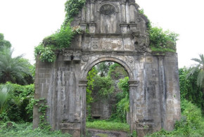O Portão de entrada para a cidadela da fortaleza. Baçaim (Vasai). Autor e Copyright Sushant Raut