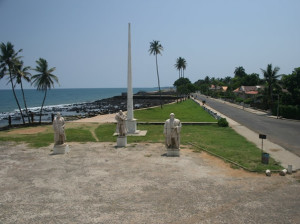 Statues outside Fort São Sebastião, São Tomé. Author and Copyright João Sarmento